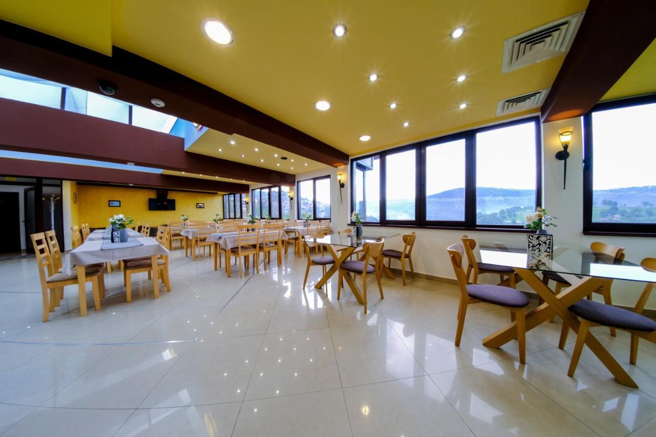 The Hill Hotell Veliko Tărnovo Exteriör bild